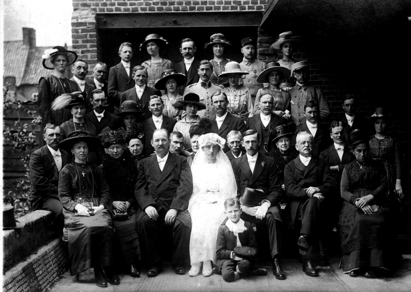 Mariage de Julien DERAM et de Marguerite DEFRAEYE le 28 juillet 1919 à Wormhout.